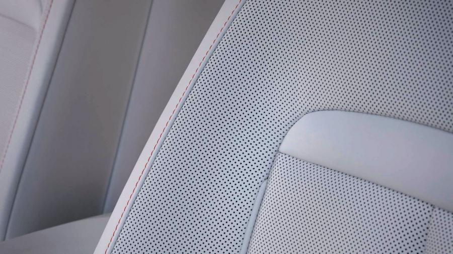 Детали интерьера Rolls-Royce Cullinan Fux Orange 2019 года  (фото 31 из 32)